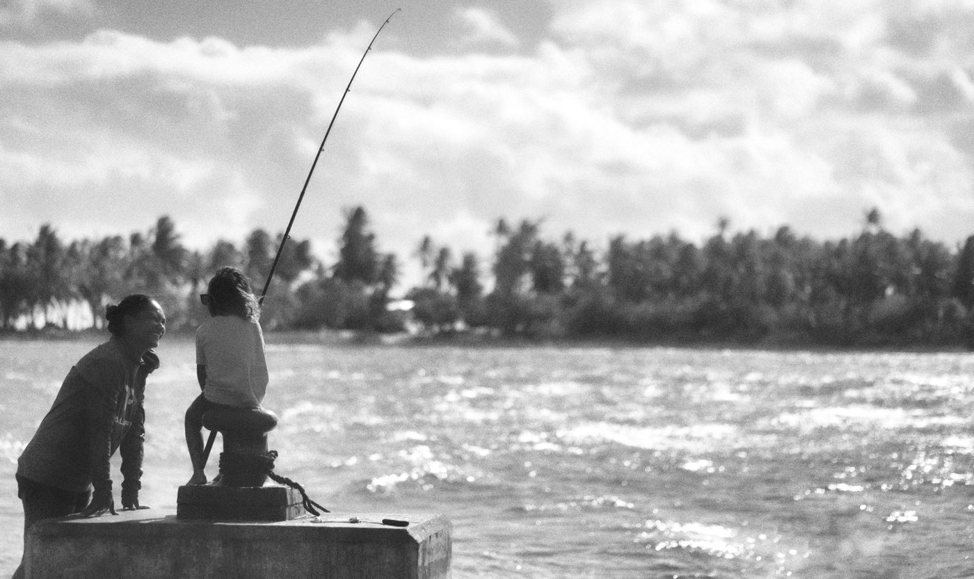 Family fishing in Avatoru, Rangiroa